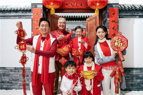 备！哈趣投影带你畅享大屏年味麻将胡了2025春晚直播必(图2)