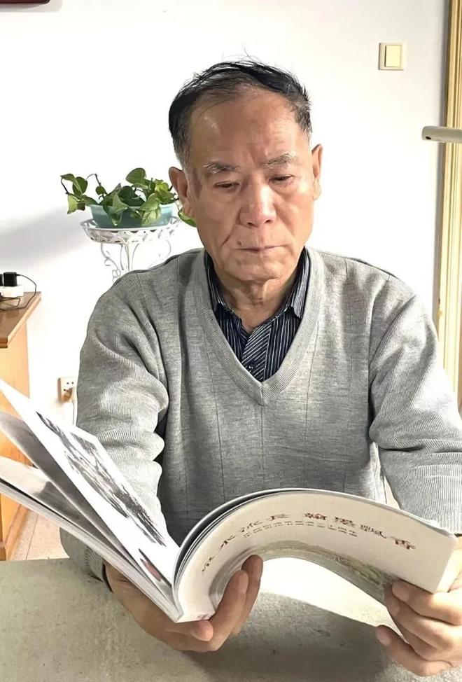 书法家张振国向山建大捐赠作品的文化意义PG电子游戏麻将胡了翰墨丹心报桑梓——(图1)